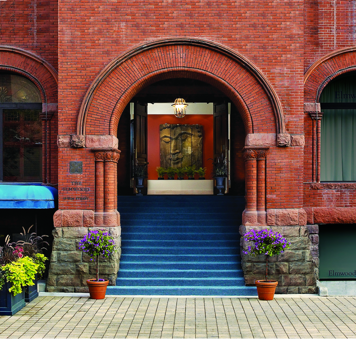 Elmwood Spa, Toronto – front entrance